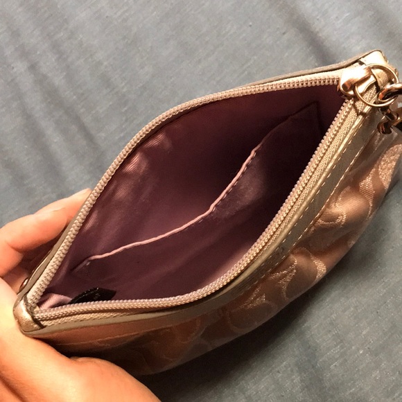 Coach wristlet - Picture 2 of 4